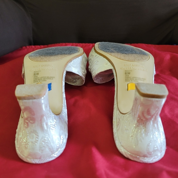 EUC Cloudwalkers by Avenue Metallic Slip On Heels Size 8.5W - Picture 11 of 16